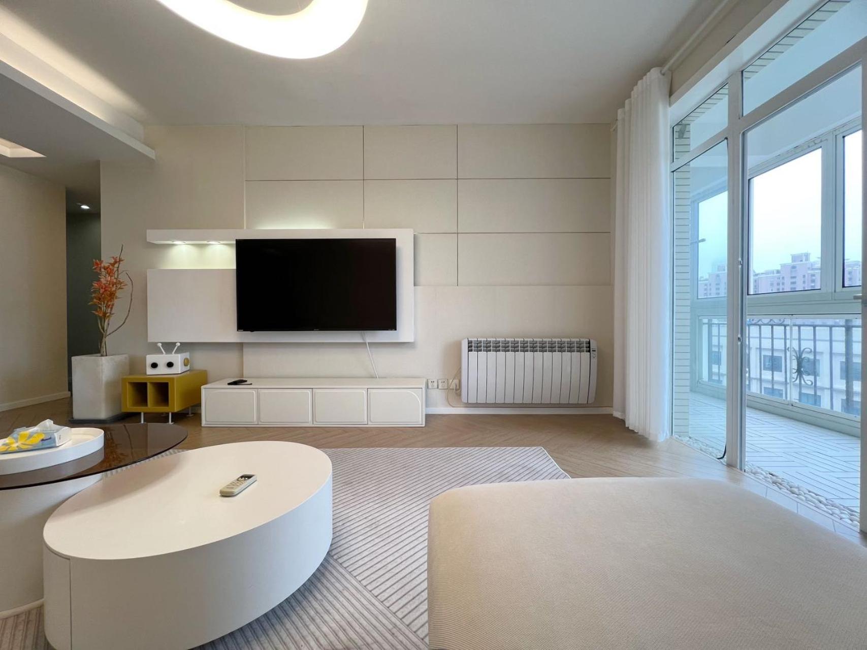 Jing'an Temple Designer Boutique Large Four Apartment