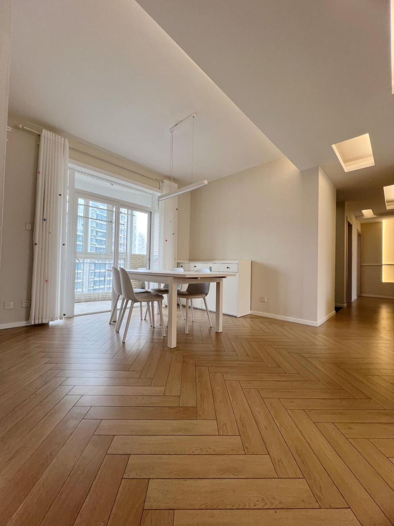 Jing'an Temple Designer Boutique Large Four Apartment *