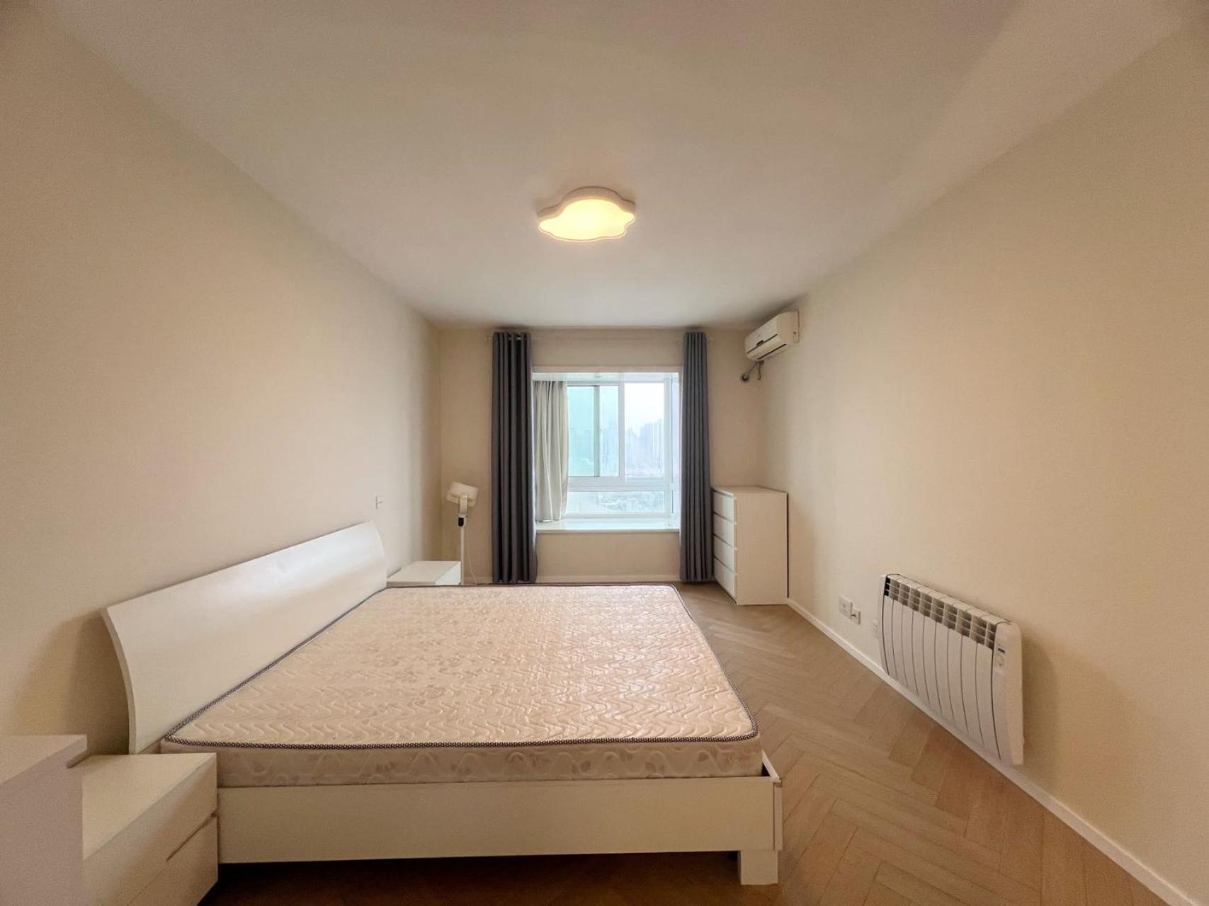 Jing'an Temple Designer Boutique Large Four Apartment