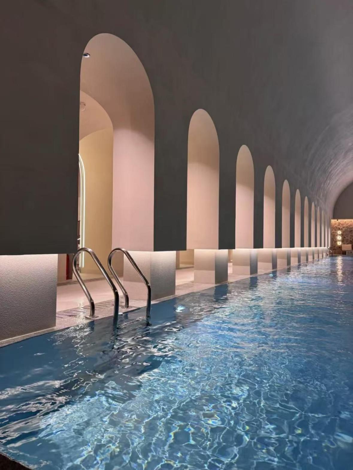 Jing'an Temple Designer Boutique Large Four Apartment